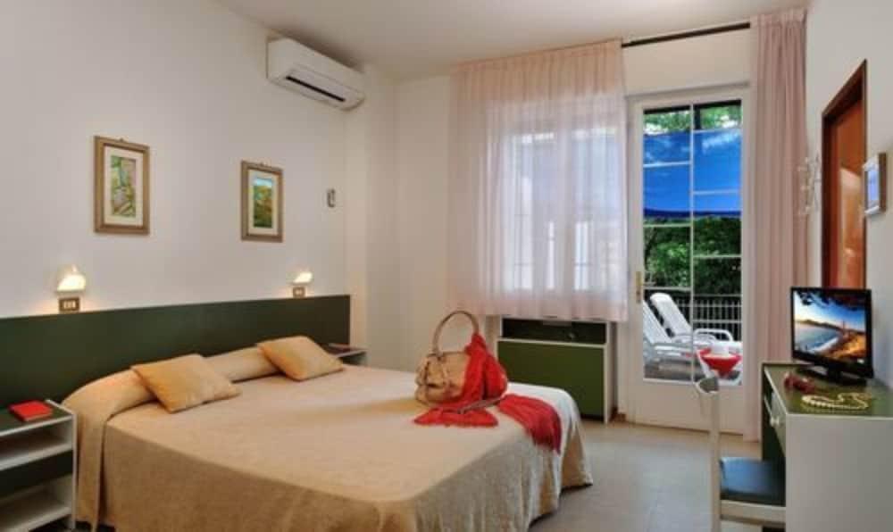 Hotel Plaza チェゼナーティコ エクステリア 写真